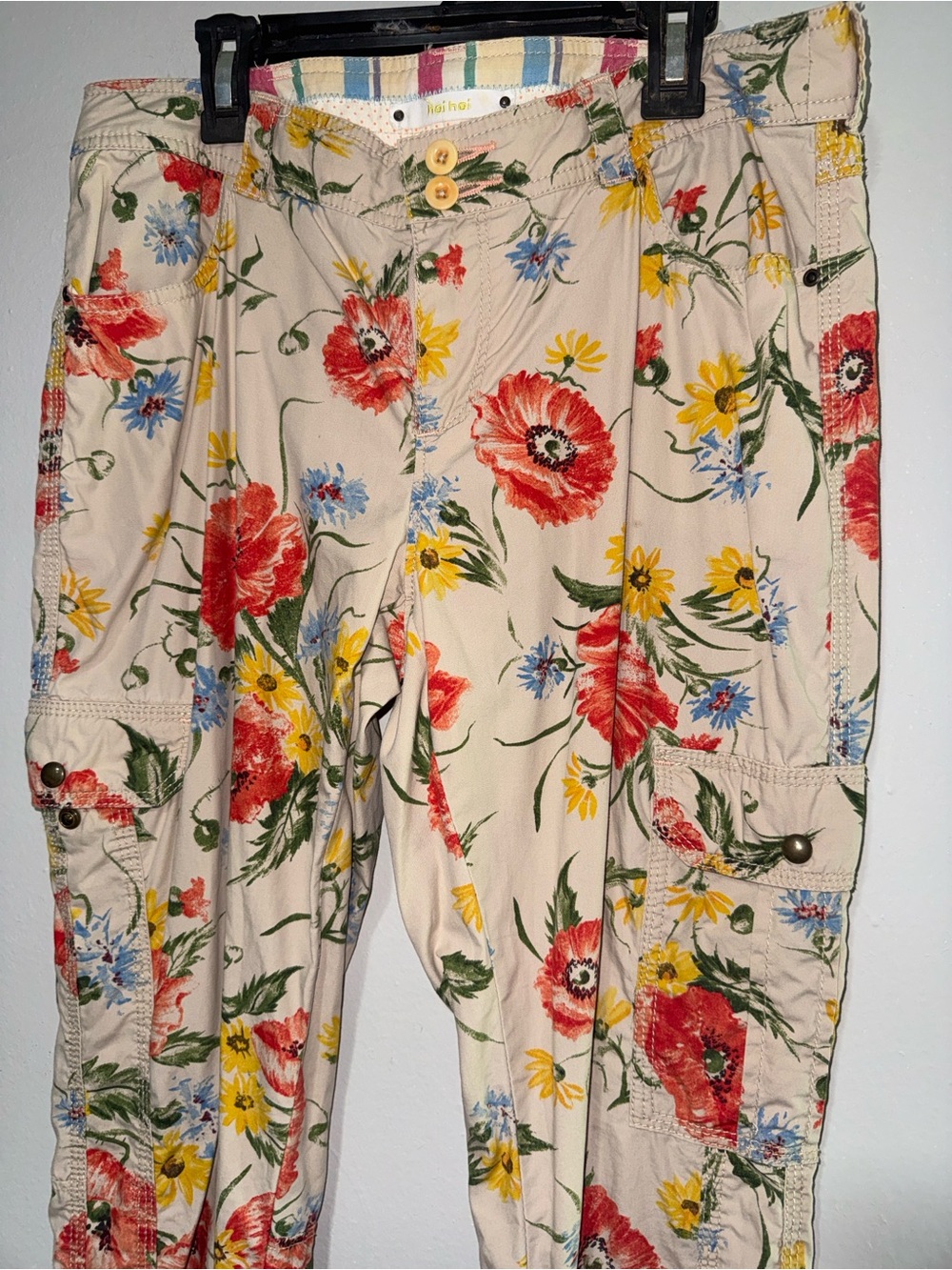 Anthropologie Hei Hei Floral Crop Cargo Pants in Beige with Red Bloom Print - Picture 3 of 6